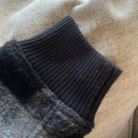 Roots wool black/grey size 5 bomber style plaid jacket/coat women’s. - Picture 9 of 16